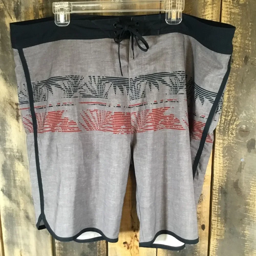 Travis Mathew swim trunks men’s size XL (40-42)